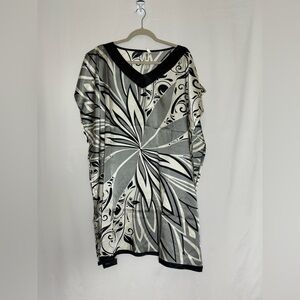 Relaxx Black and White Tunic Top